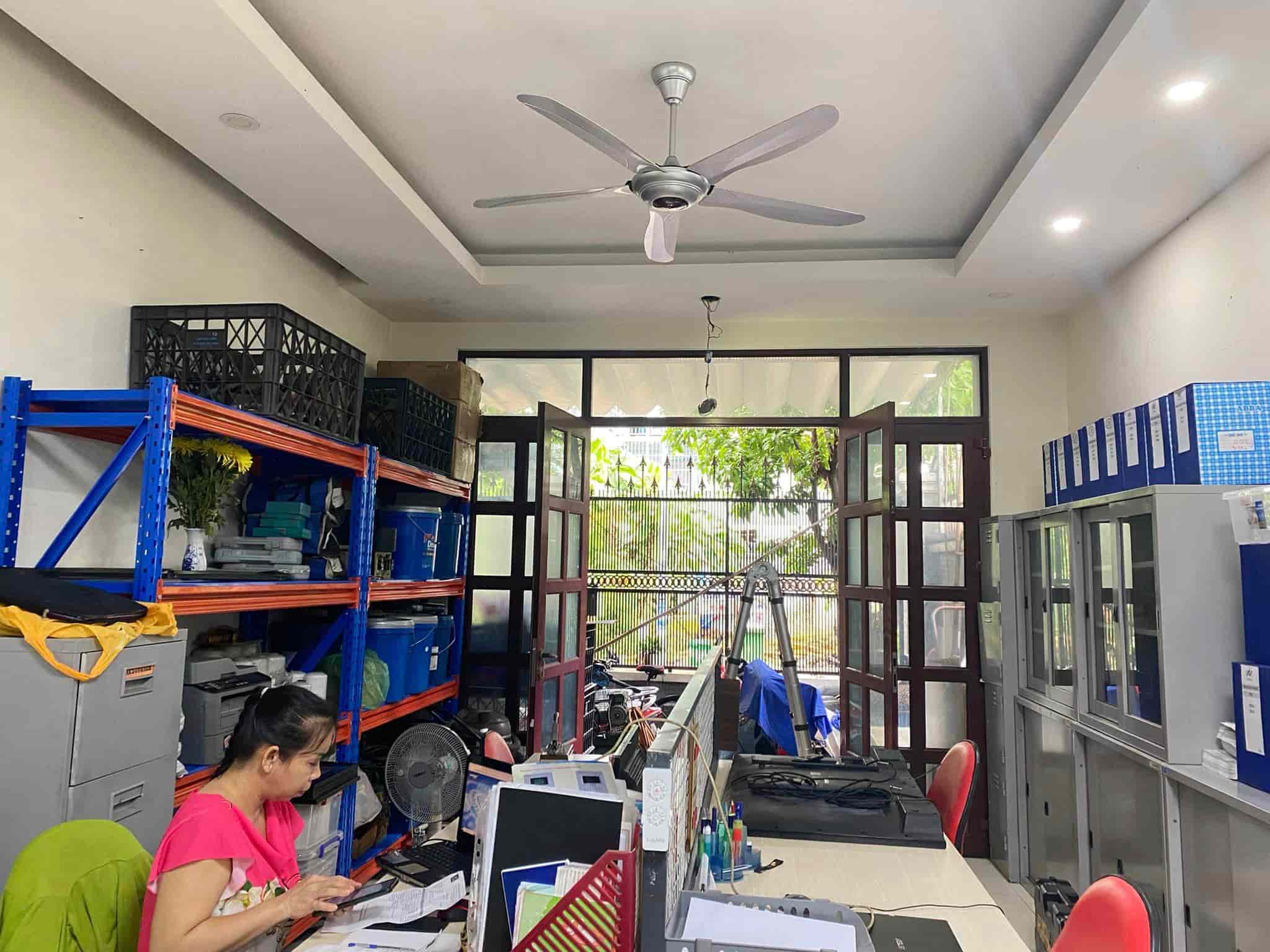 Quạt trần văn phòng