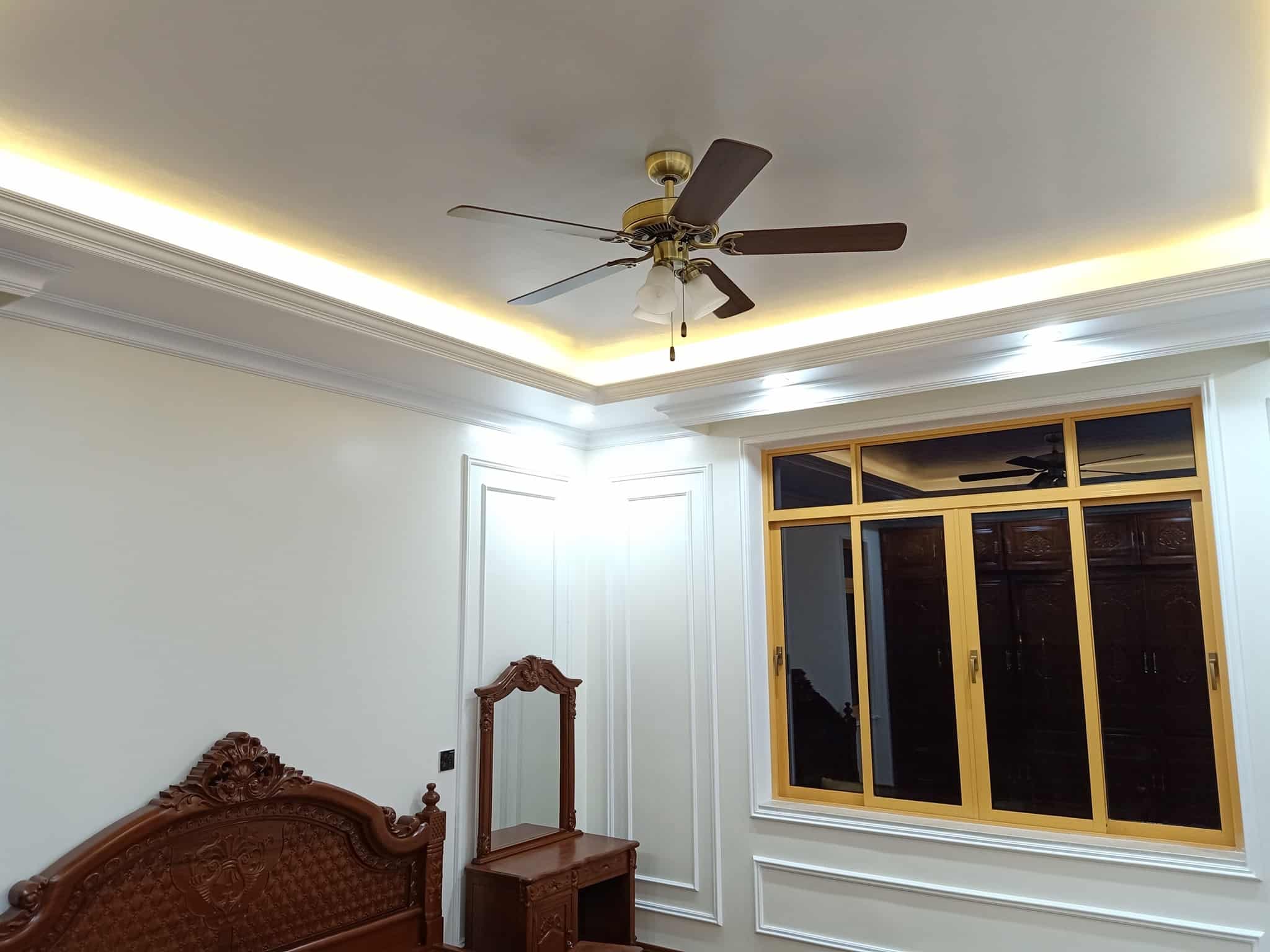 Quạt trần có đèn điều khiển từ xa