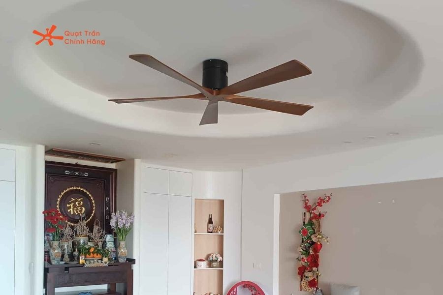 thực tế cho thấy quạt trần là thiết bị tiết kiệm điện hơn so với các thiết bị làm mát khác như điều hòa, máy lạnh.