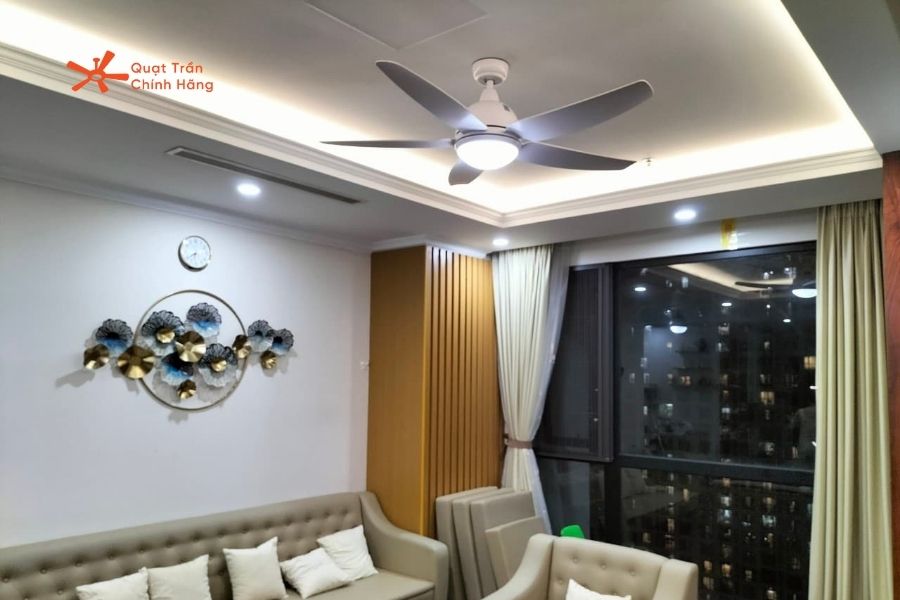Bảo dưỡng quạt định kỳ giúp quạt hoạt động hiệu quả hơn, giảm thiểu tình trạng quạt bị kẹt hoặc cản trở bởi bụi bẩn.