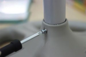 Kiểm tra kỹ ốc vít trước khi sử dụng