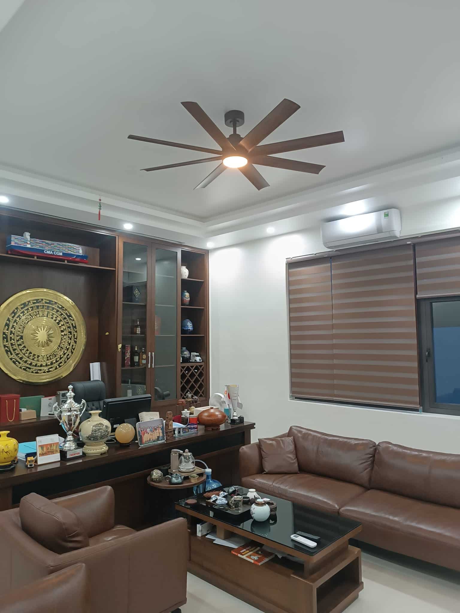 Sau thời gian dài vận hành, các bộ phận đèn có thể bị lỏng do tác động của rung động liên tục.