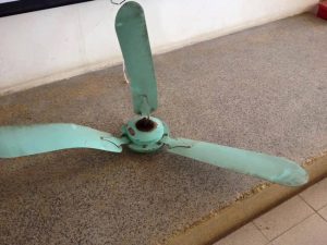 Quạt trần bị quá tải điện