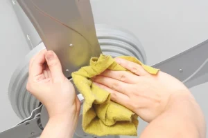 Vệ sinh quạt trần định kỳ