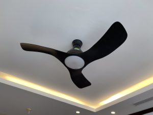 Tích hợp đèn LED 3 mức ánh sáng cùng 6 cấp độ gió