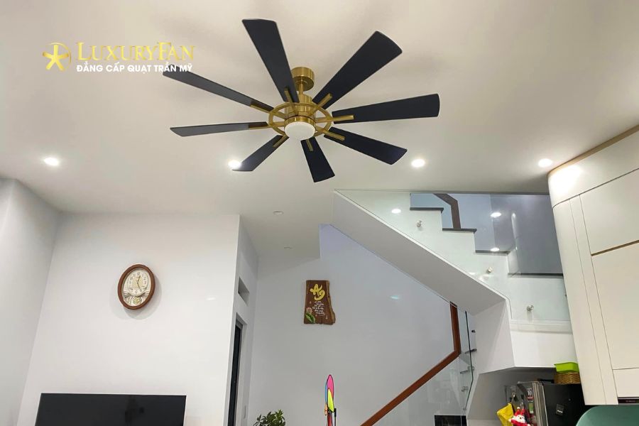 Quạt trần 8 cánh thường vận hành ở tốc độ quay thấp hơn nhưng vẫn đảm bảo lưu lượng gió cần thiết