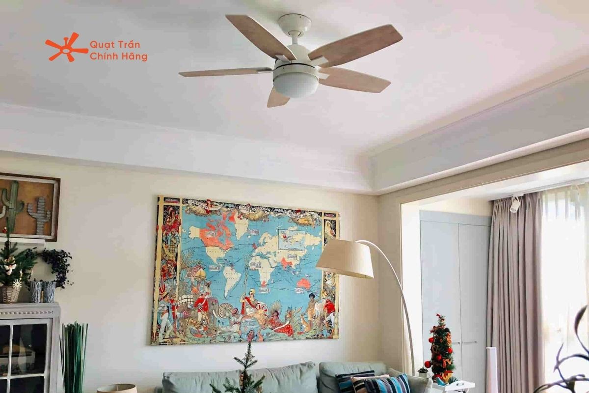 Ngược lại với nhiều suy nghĩ, quạt trần cánh gỗ có đèn tiêu thụ điện rất thấp