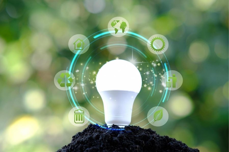 Đèn LED hiện nay được xem là giải pháp chiếu sáng tiết kiệm điện phổ biến nhất. So với bóng đèn sợi đốt hoặc đèn compact cũ, đèn LED tiêu thụ ít điện hơn và có tuổi thọ cao hơn đáng kể.