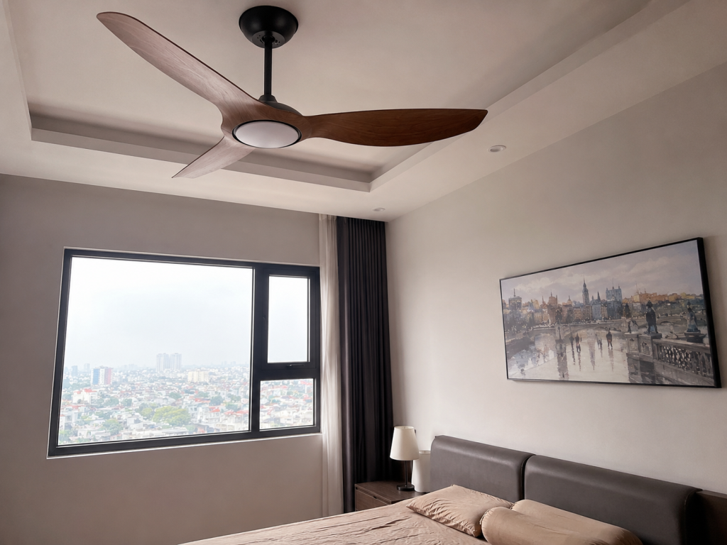Các mẫu quạt trần đèn cánh gỗ hoặc tông màu trắng cũng là lựa chọn phù hợp cho phong cách Scandinavian