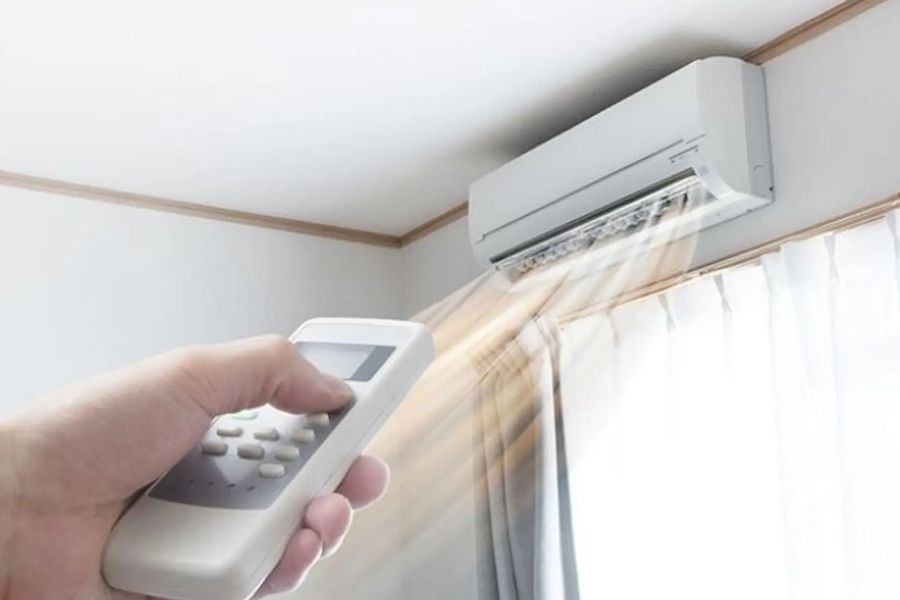 việc duy trì điều hòa hoạt động ở mức nhiệt phù hợp thường tiết kiệm hơn so với tắt hoàn toàn rồi khởi động lại từ đầu