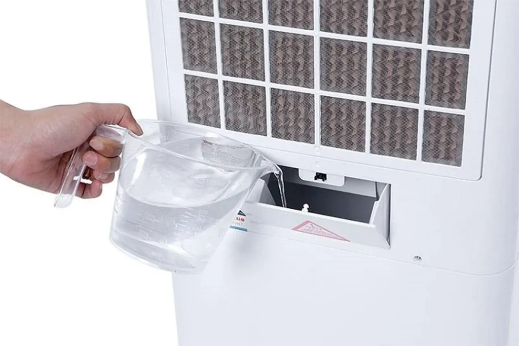 Quạt hơi nước là thiết bị làm mát sử dụng sự kết hợp giữa luồng gió từ cánh quạt và hơi nước để hạ nhiệt độ của luồng gió khi thổi ra