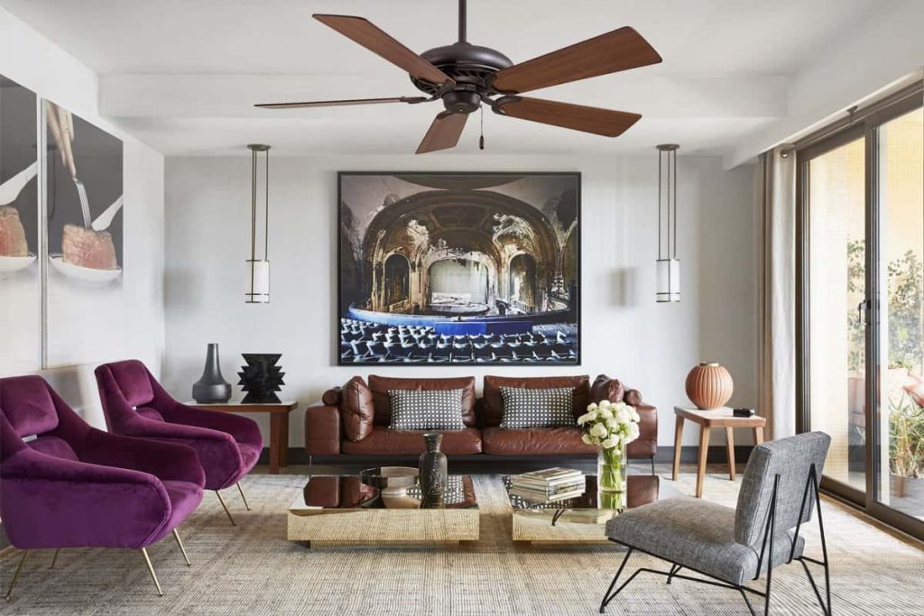 Retro năm 2026 không còn là việc tái hiện nguyên vẹn một căn phòng của những thập niên trước. Thay vào đó, những chi tiết mang tinh thần hoài cổ được đưa vào không gian hiện đại như một điểm nhấn có chọn lọc.