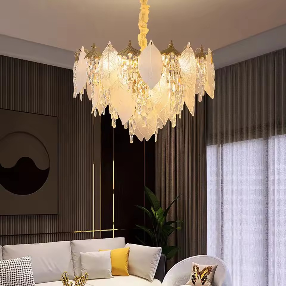 Đèn chùm pha lê từ lâu đã được xem là một trong những món nội thất tiêu biểu của các không gian sang trọng