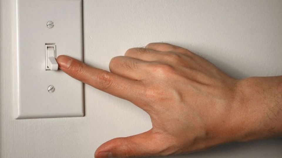 Bước 1: Ngắt nguồn điện