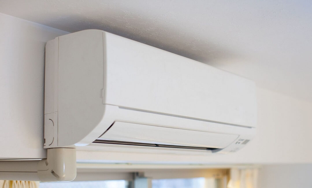Vị trí lắp điều hòa trong phòng ngủ phù hợp giúp làm mát đồng đều, tạo cảm giác dễ chịu và đảm bảo tính thẩm mỹ